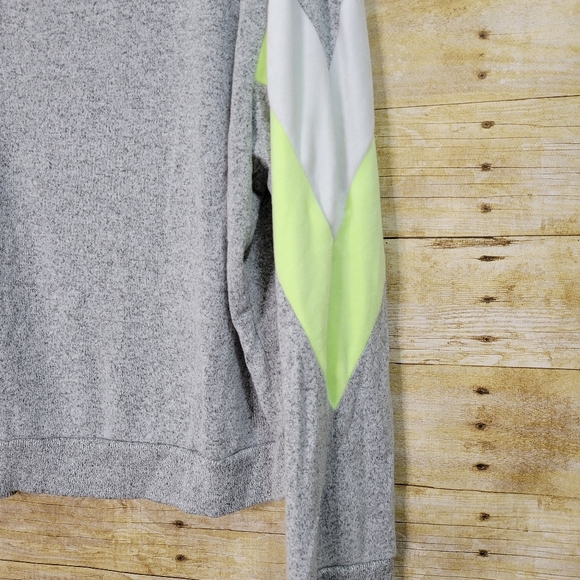 3/$15 Flirtitude Gray Cropped Sweatshirt Size XXL - Picture 5 of 5
